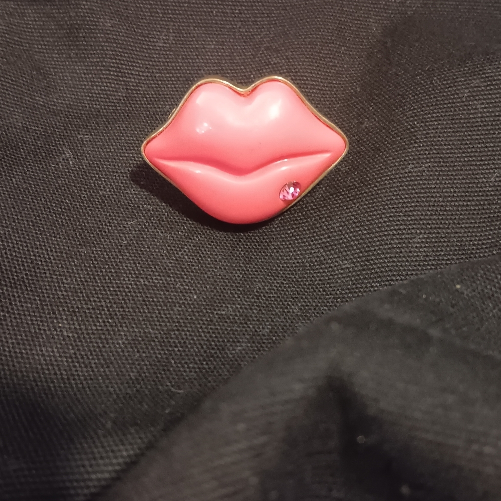 PINK LIP RING - Picture 3 of 6